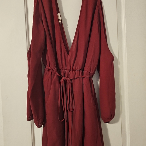 ShowPo Low Cut Romper w/ Cut Out Sleeves Size 16US - Picture 4 of 6